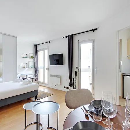 Quiet And Bright - 2p - Malmaison *